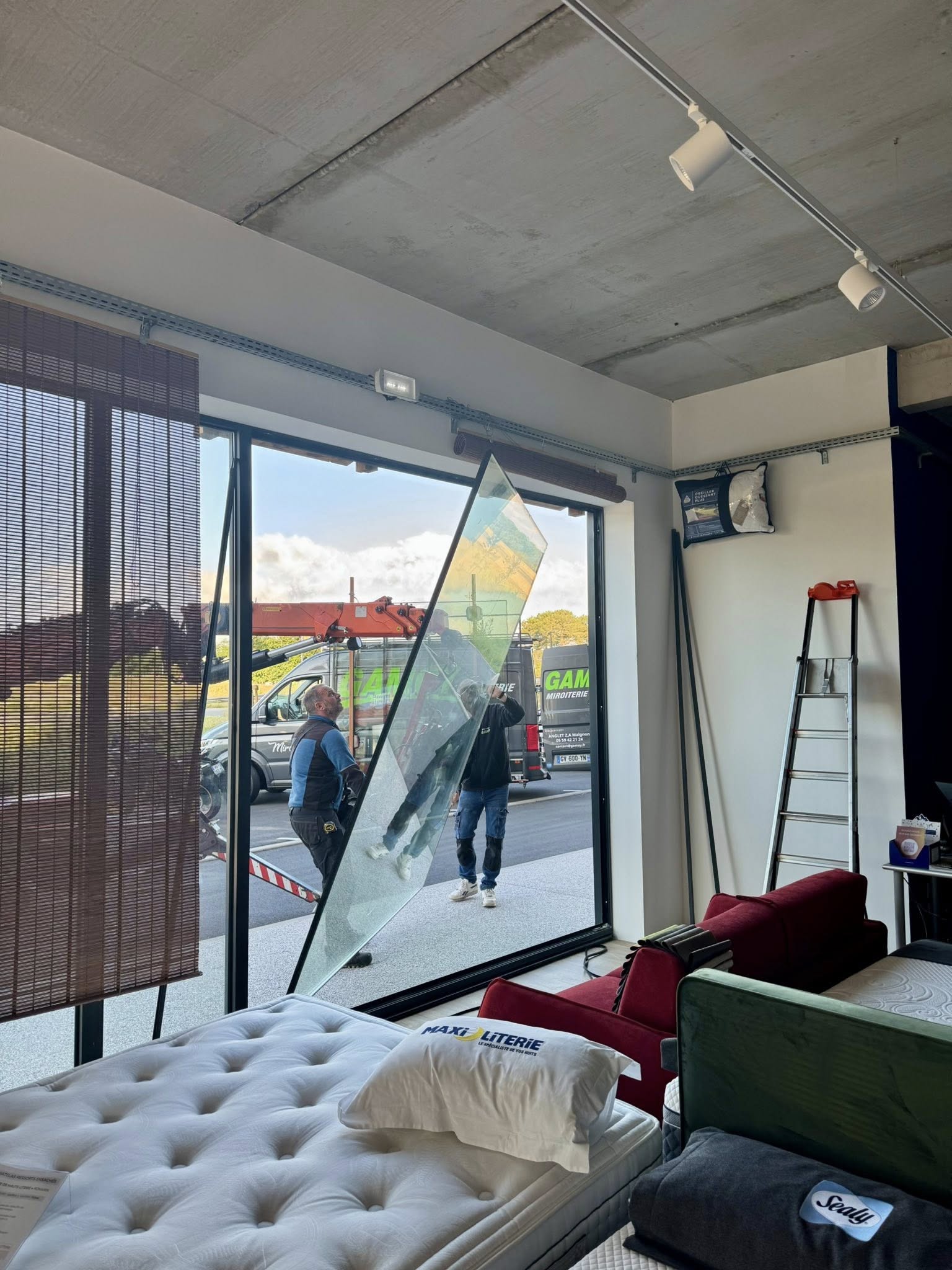 DEPANNAGE VITRINE MAGASIN ANGLET